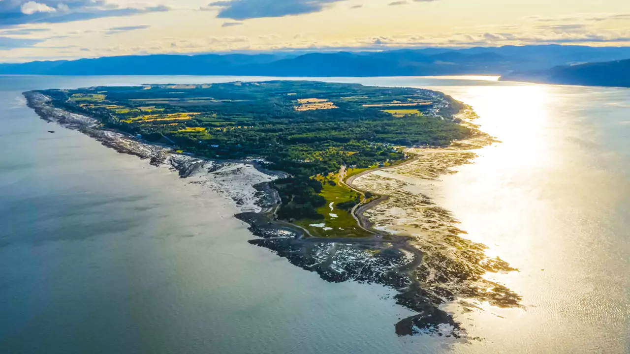 2-Day Charlevoix Whale Watching & Canyon Tour from Montreal