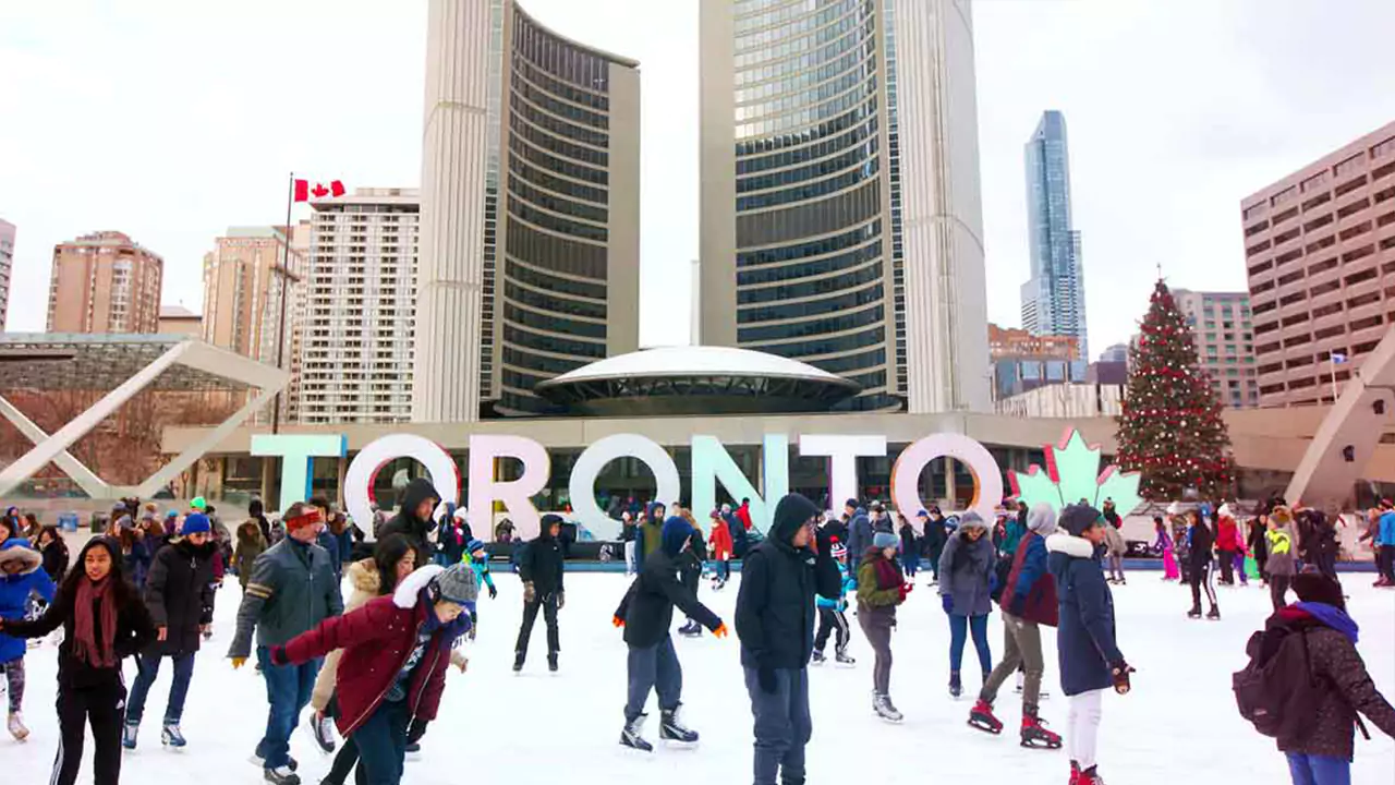 Excursion de 3 jours de Montréal à Toronto et aux chutes Niagara pour célébrer le Nouvel An (2 nuits d'hôtel à Niagara)